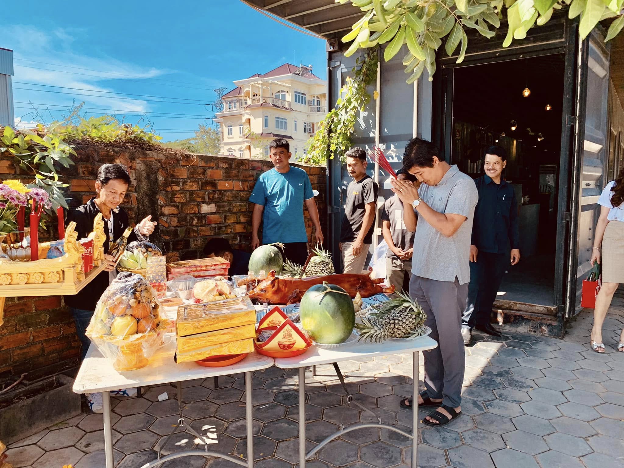 Team praying at the offerings table