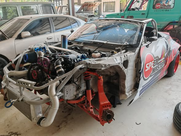 350Z Speed Master V2 side -- stripped for rebuild