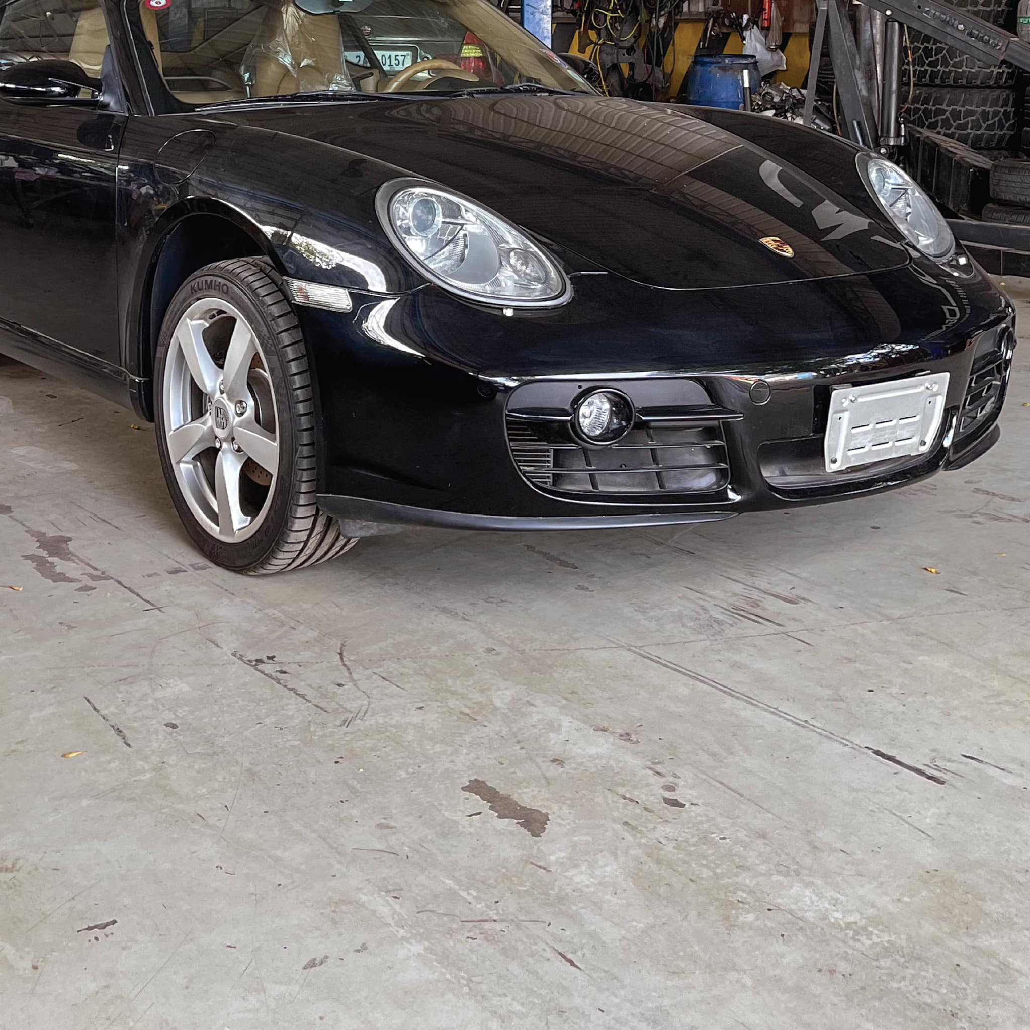 Cayman front detail
