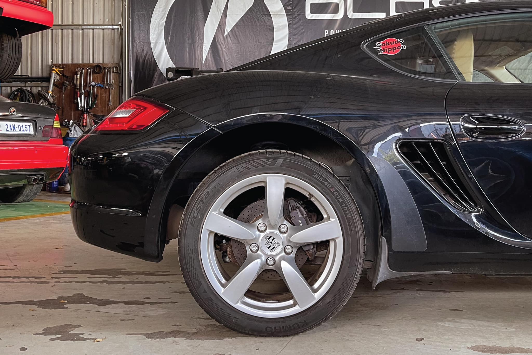 Rear wheel arch clearance after lift