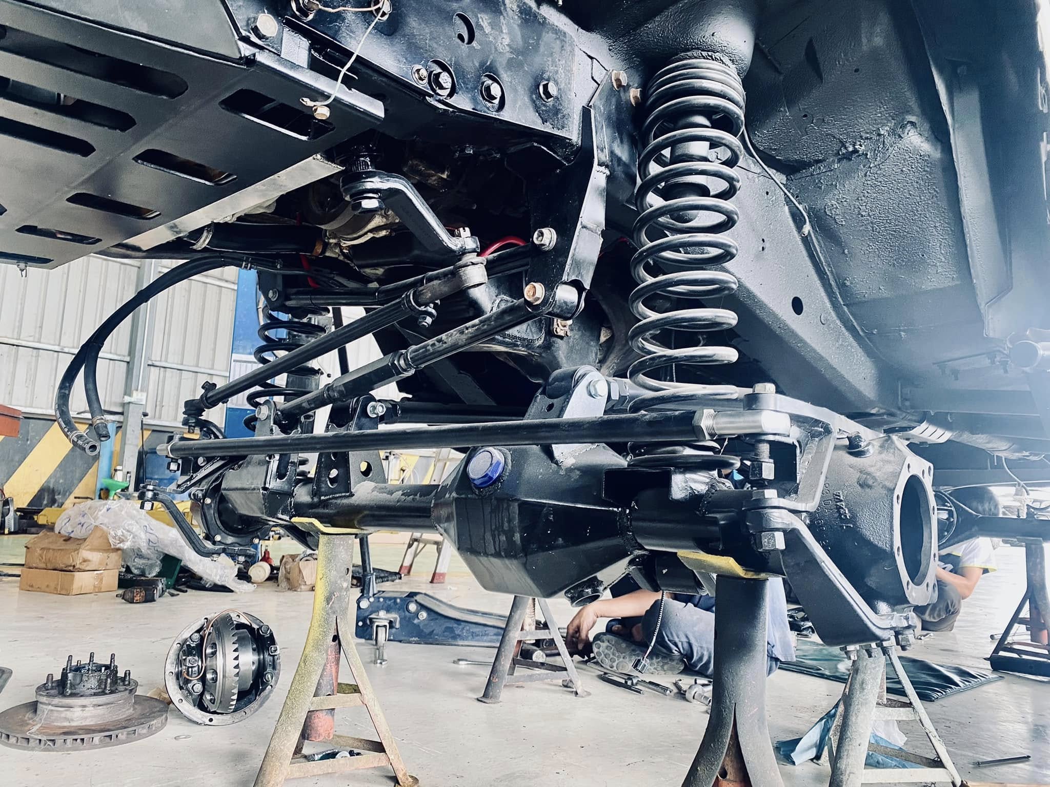 Painted front axle and suspension assembled