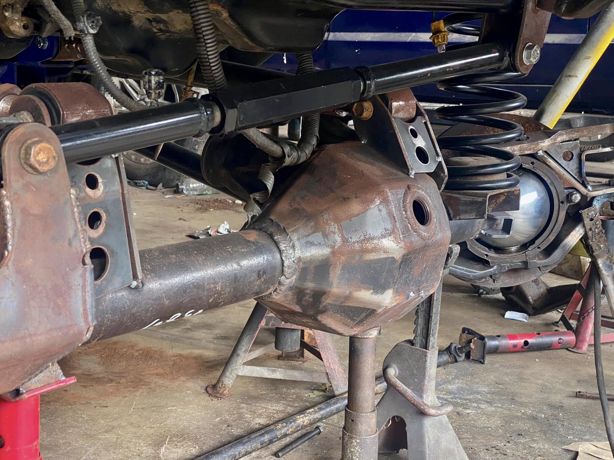 Rear axle and diff