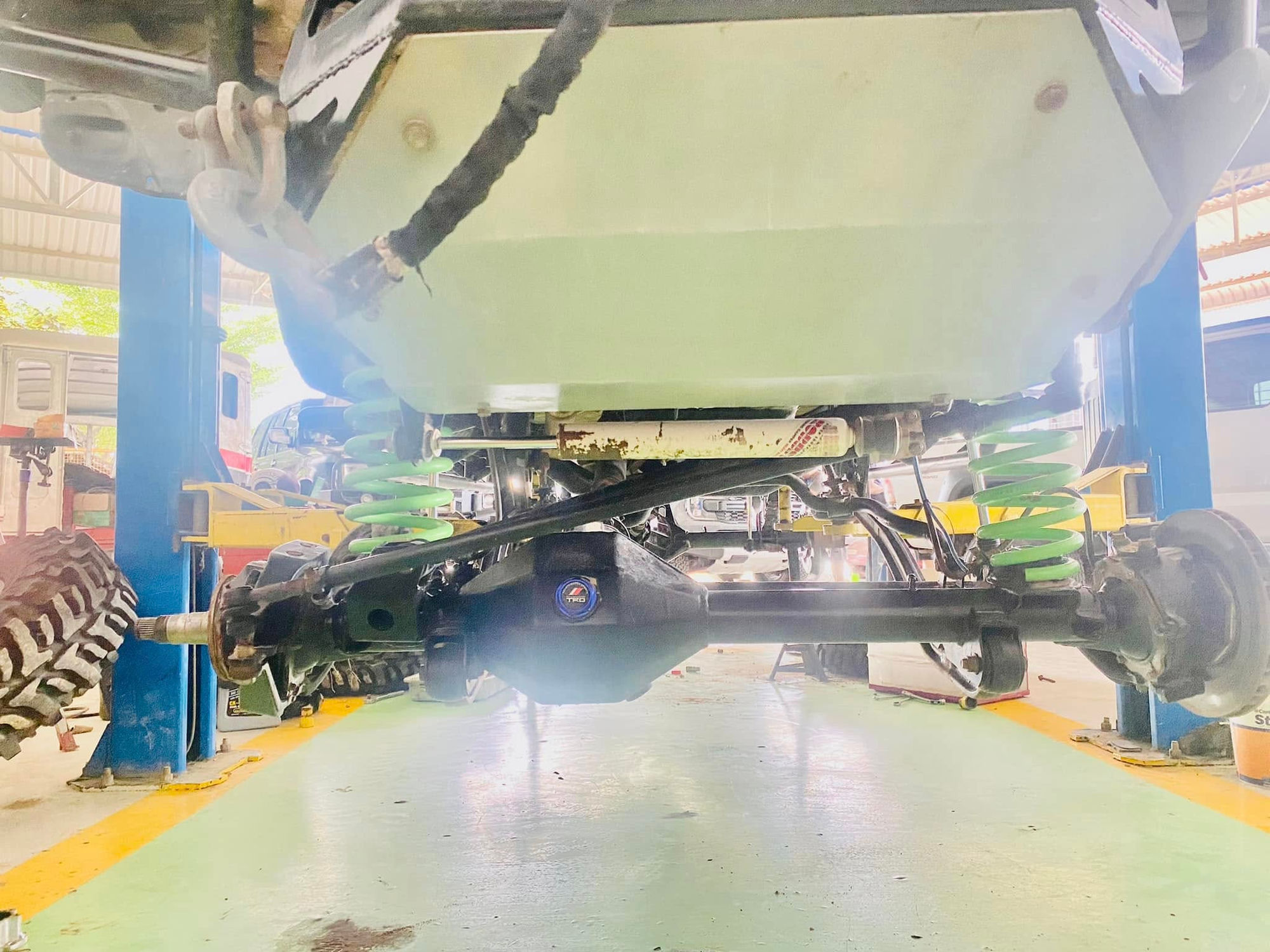 Undercarriage front axle