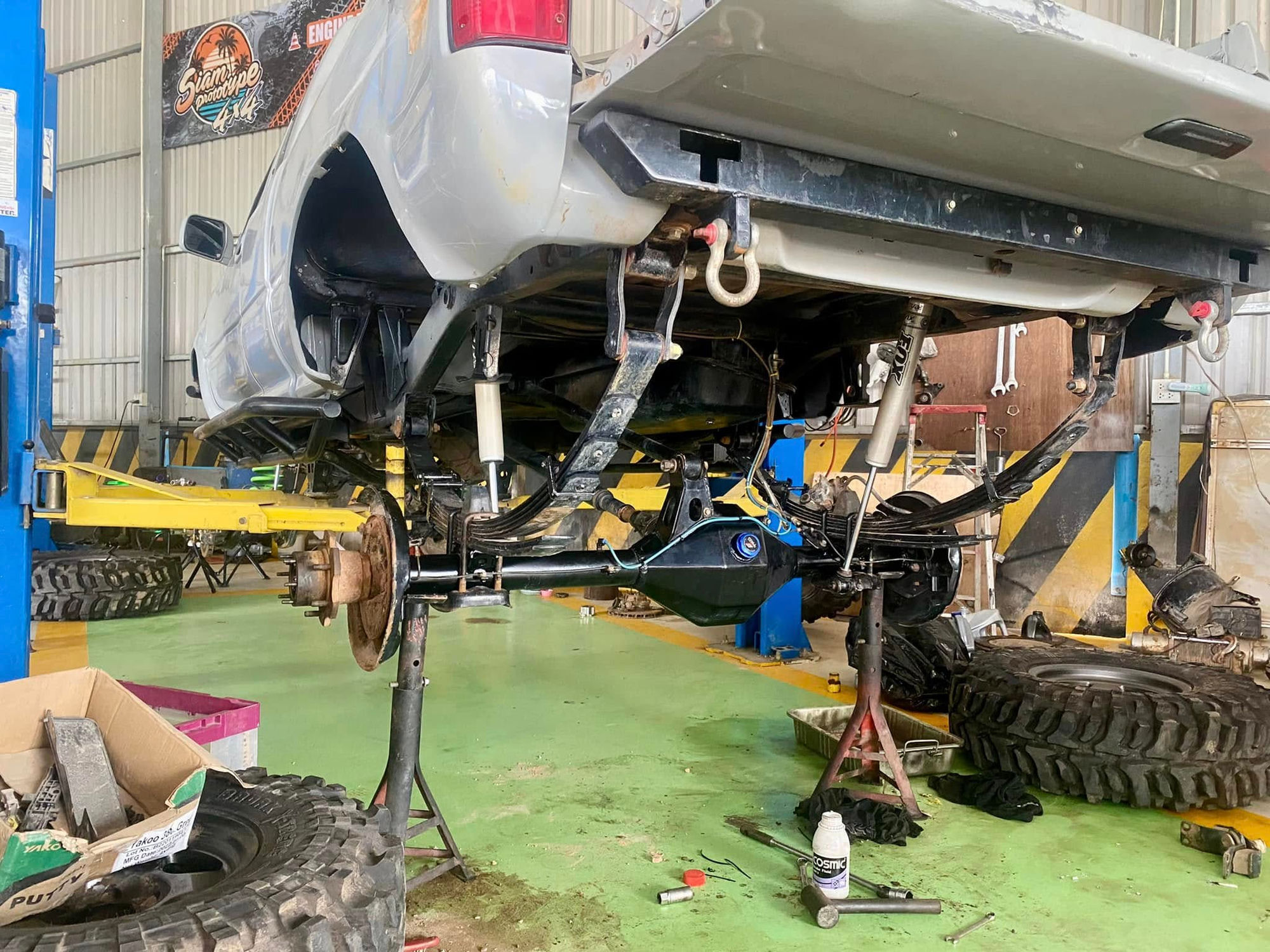 Rear suspension and chassis