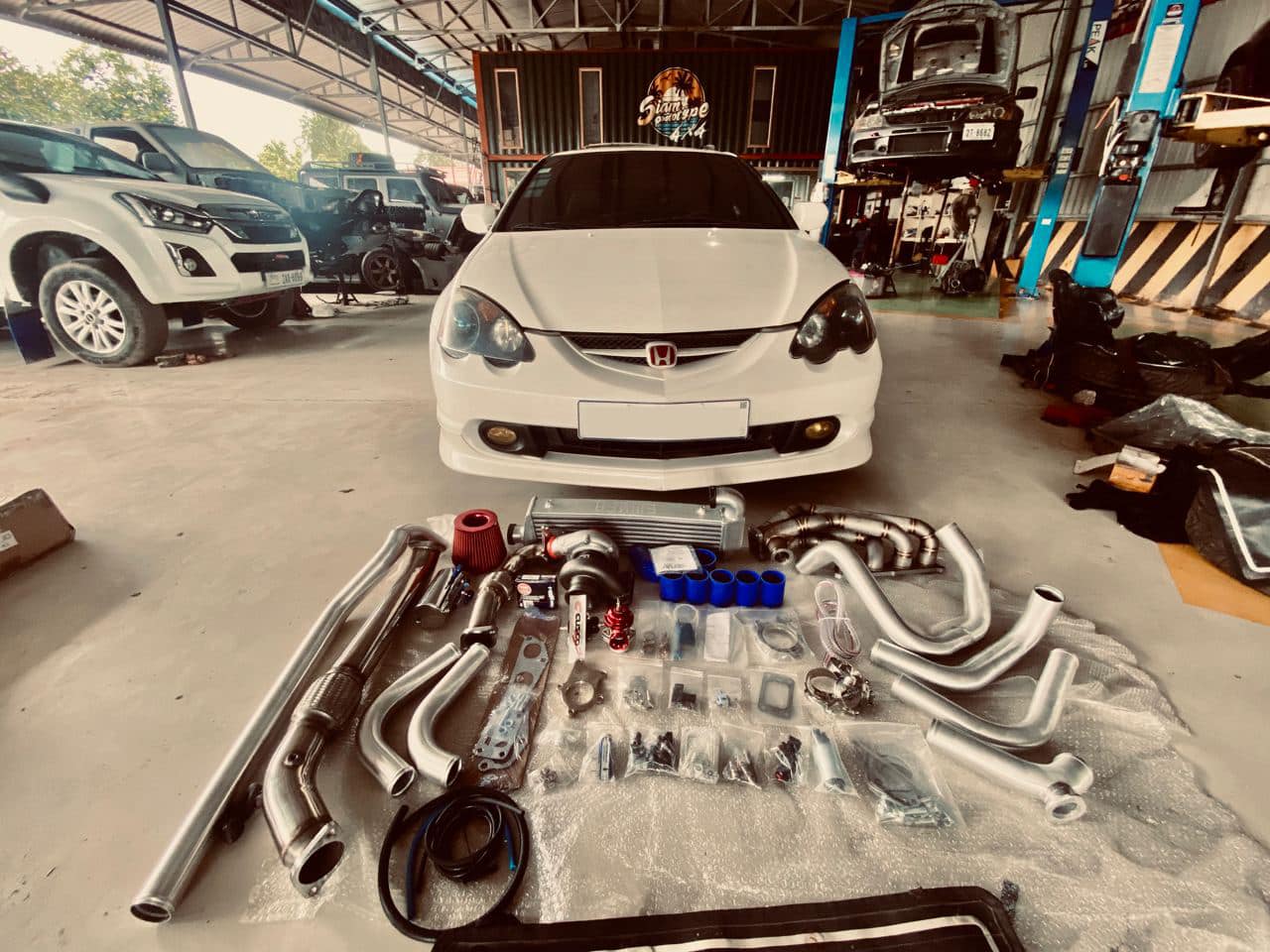 Honda Type-R emblem