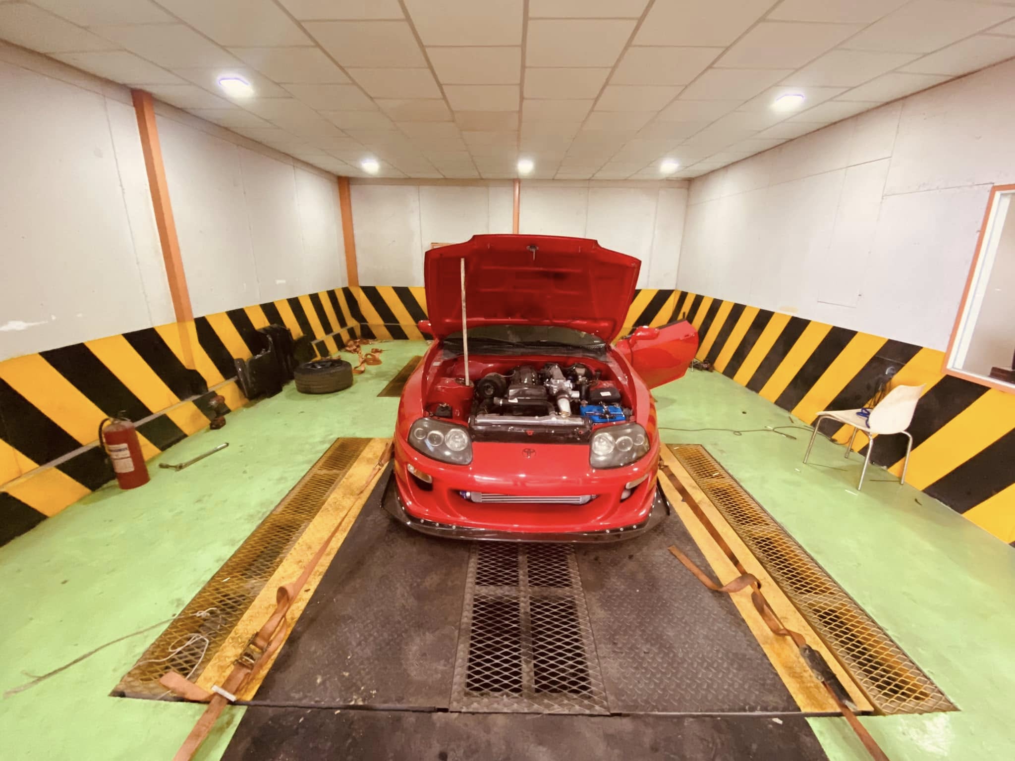 Front view on dyno