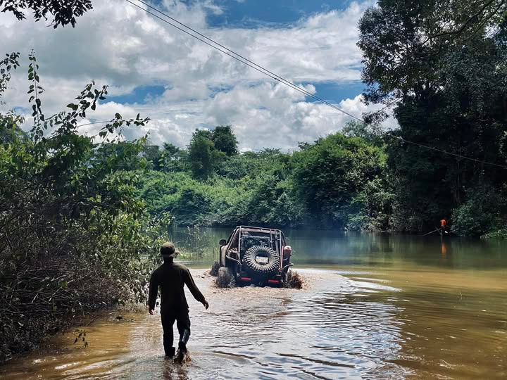 River crossing in Areng