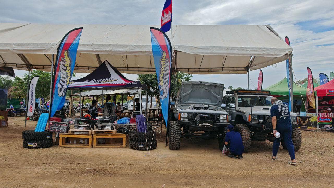 SPC booth with tent and Jeep Cherokees